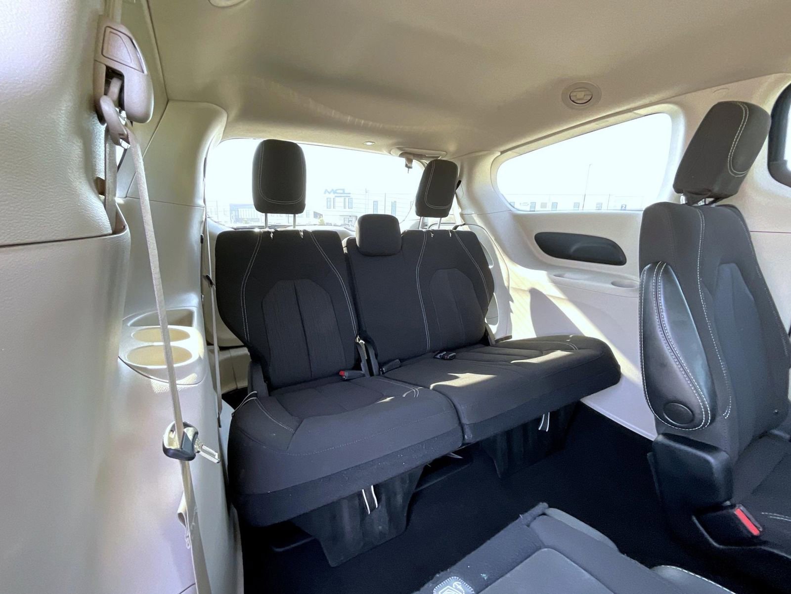 Used 2023 Chrysler Voyager LX image 19