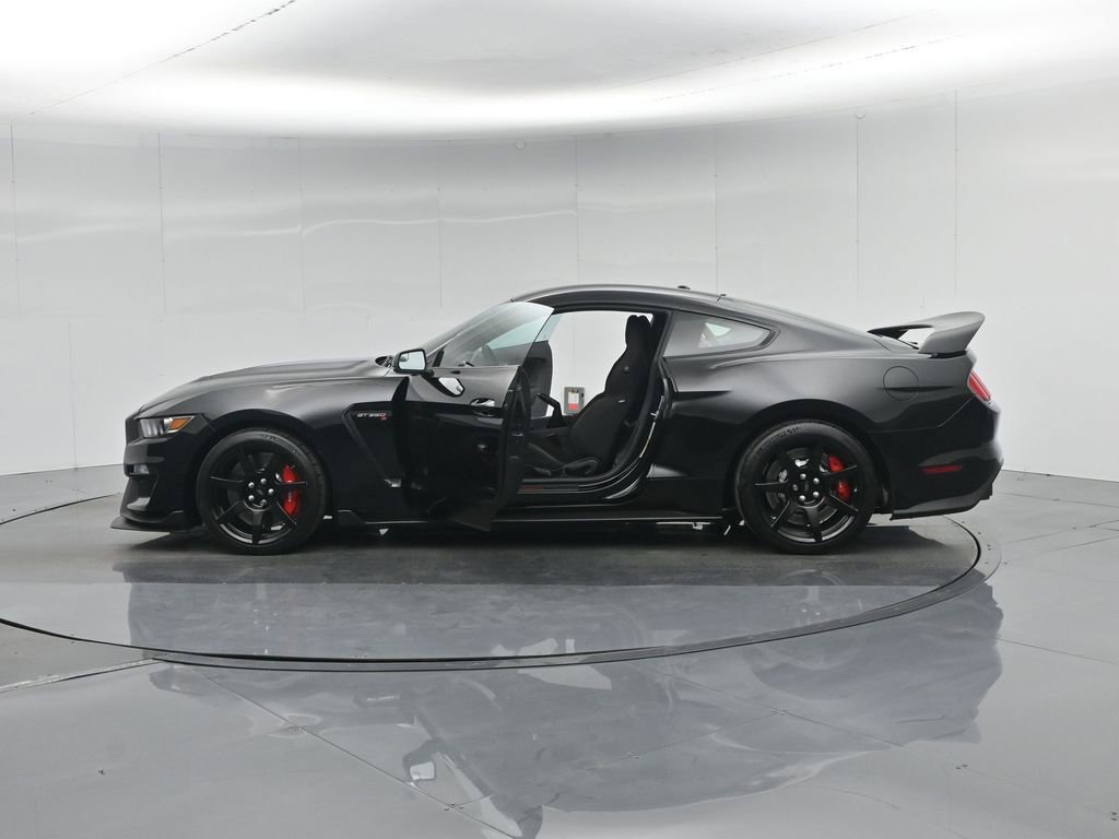 Certified 2017 Ford Mustang Shelby GT350R w/ GT350R Equipment Group 920A RWD image 32