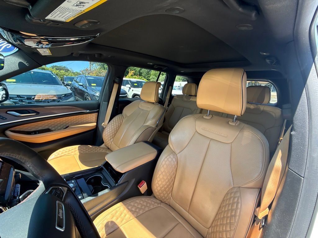 Used 2022 Jeep Grand Cherokee Summit AWD/4WD image 16