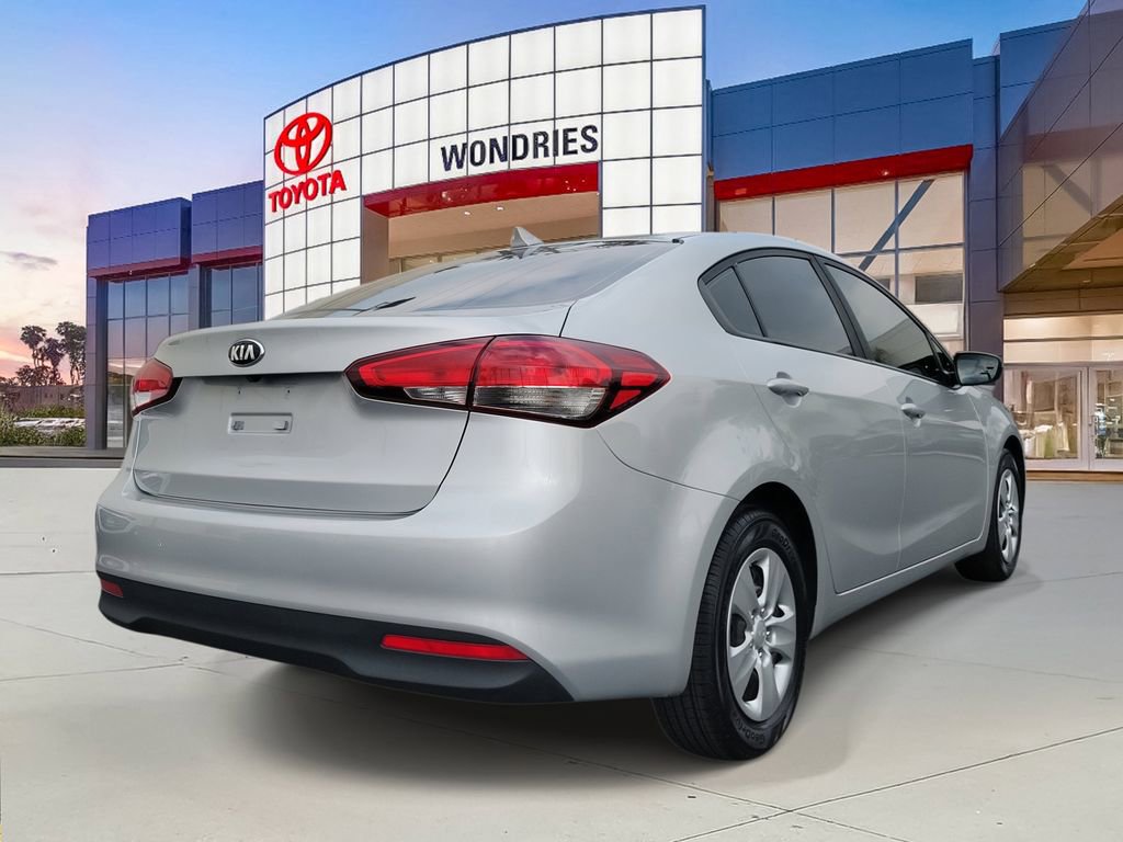 Used 2018 Kia Forte LX w/ LX Rear Camera Package image 4