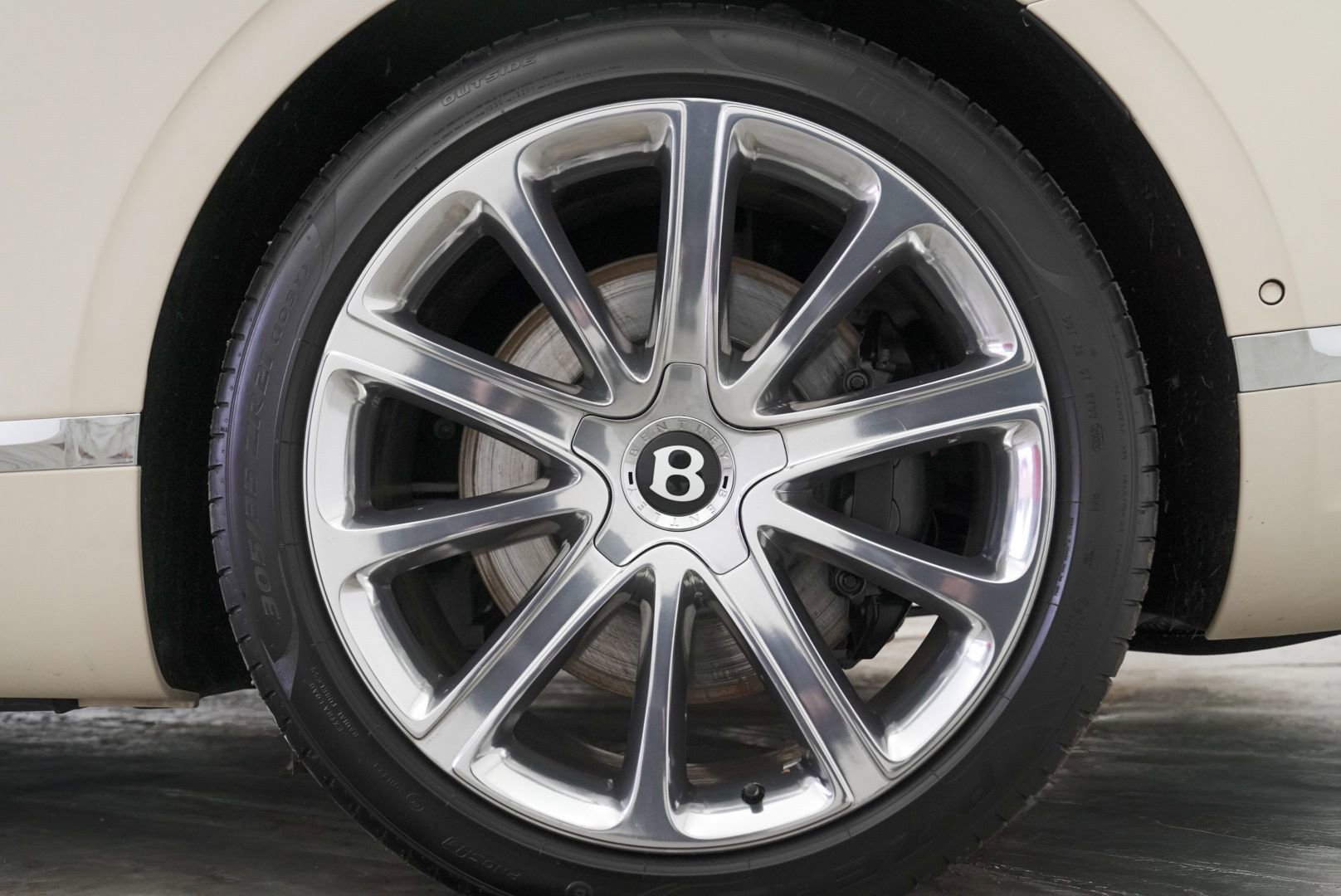 Used 2023 Bentley Continental GT Azure image 66