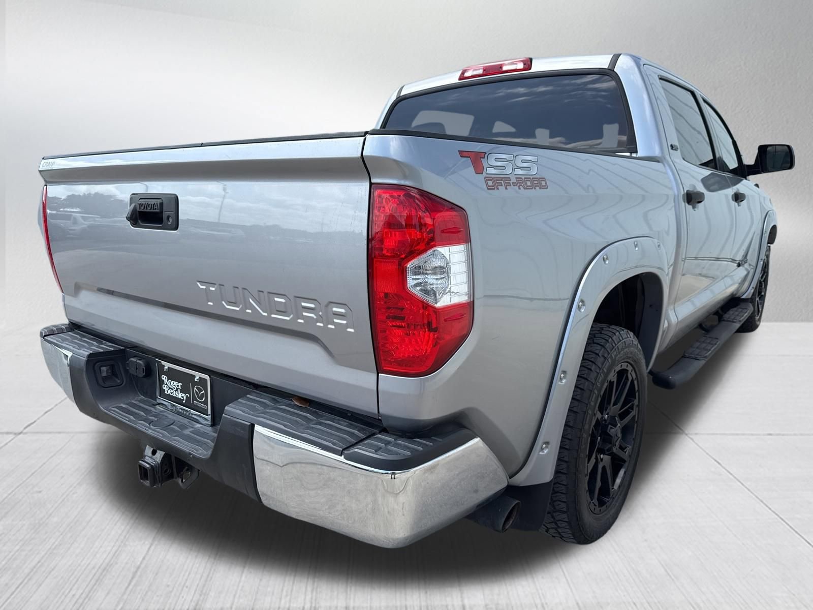 Used 2019 Toyota Tundra SR5 w/ SR5 Upgrade Package image 8