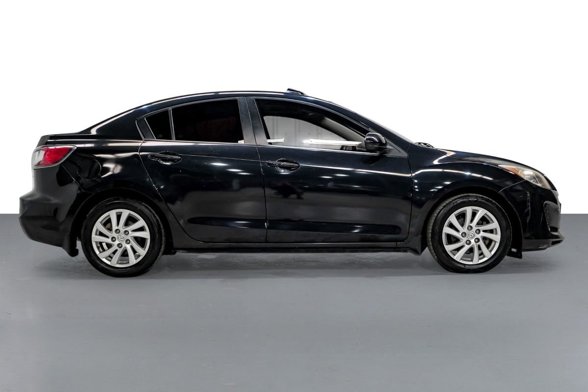 Used 2012 MAZDA MAZDA3 i Grand Touring w/ Tech Pkg FWD image 5