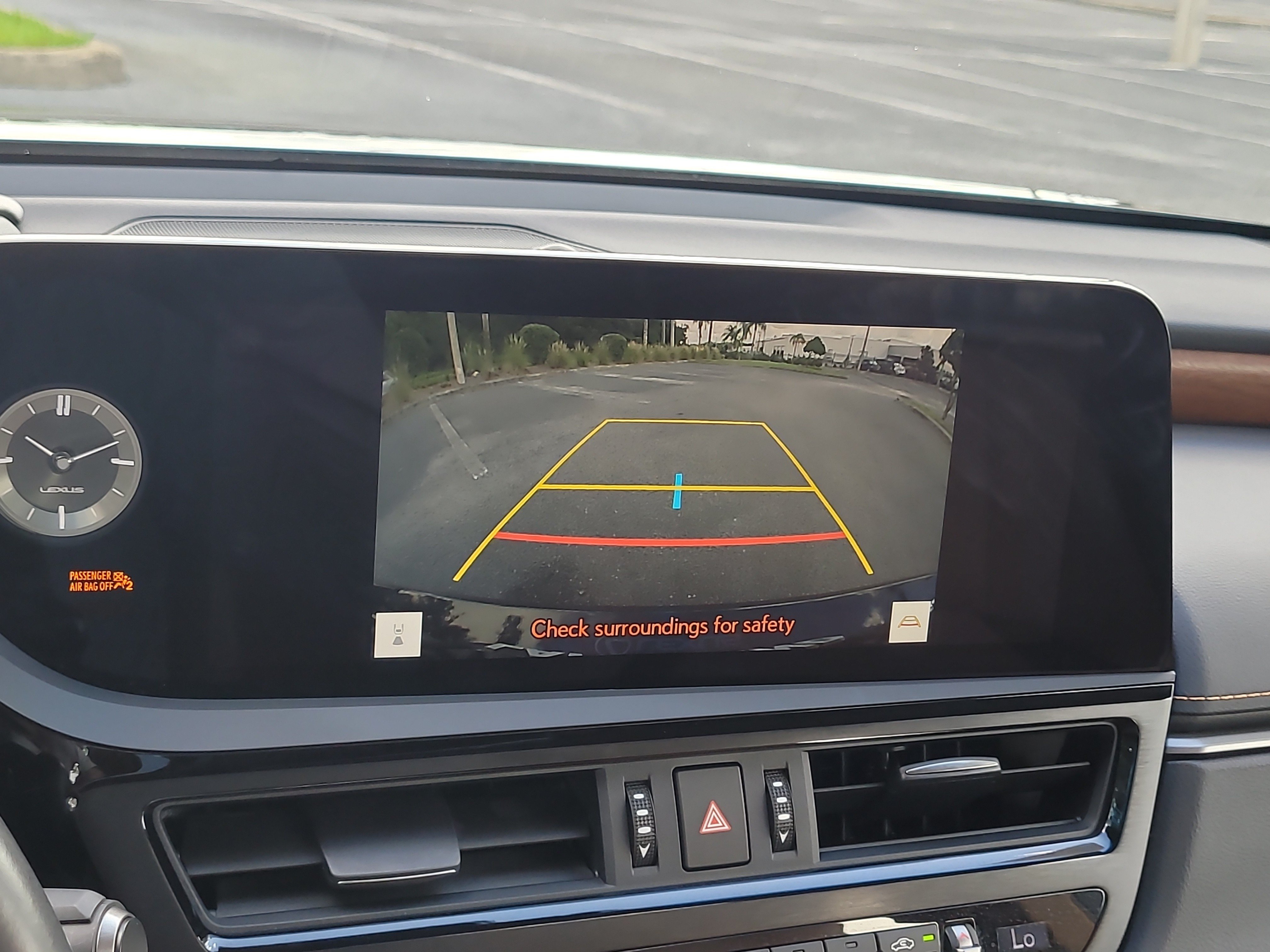 Used 2025 Lexus ES 300h w/ Premium Package FWD image 25