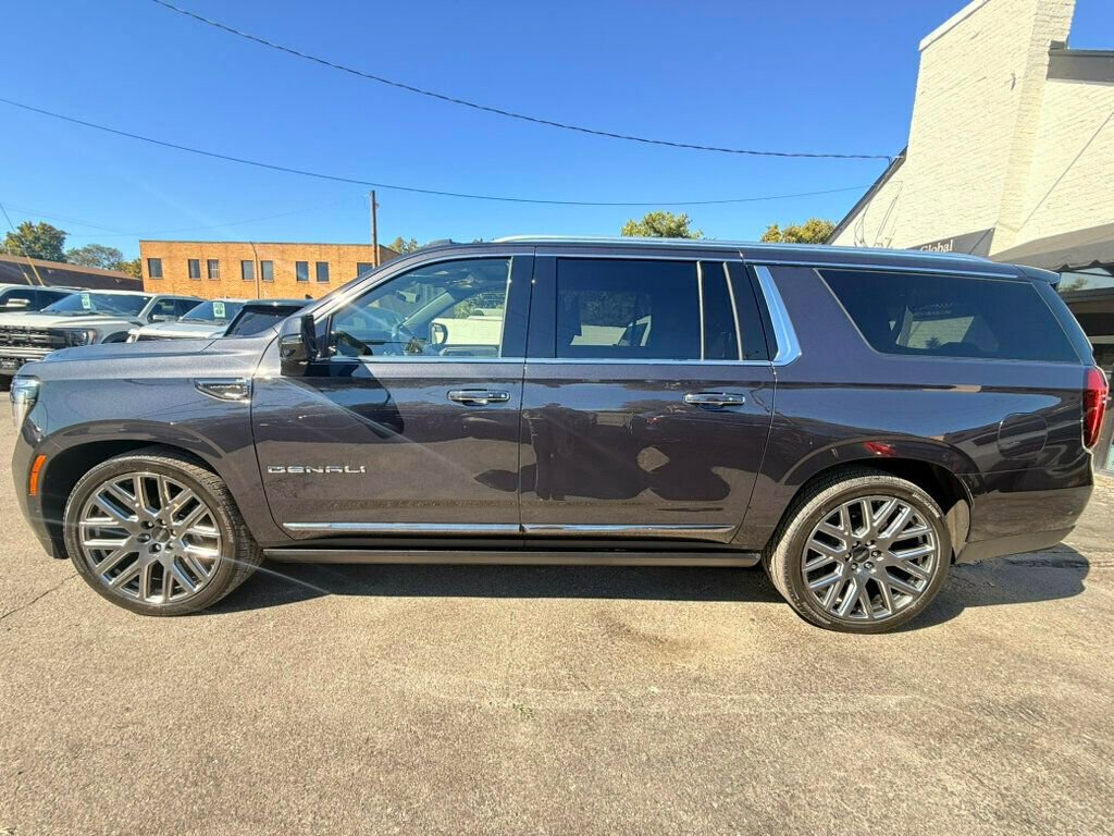 Used 2025 GMC Yukon XL Denali Ultimate image 3
