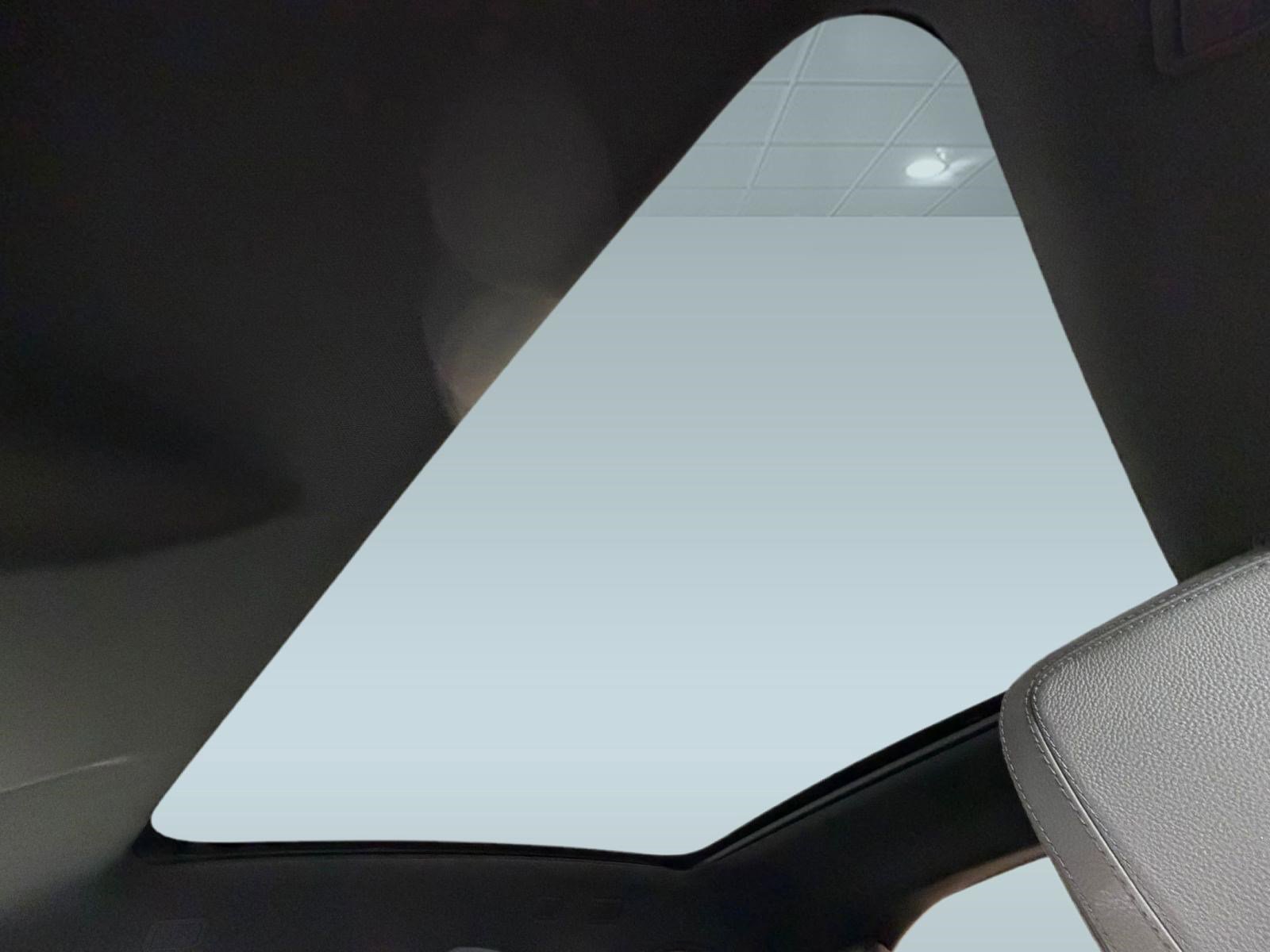 Used 2020 Jaguar E-PACE SE image 14