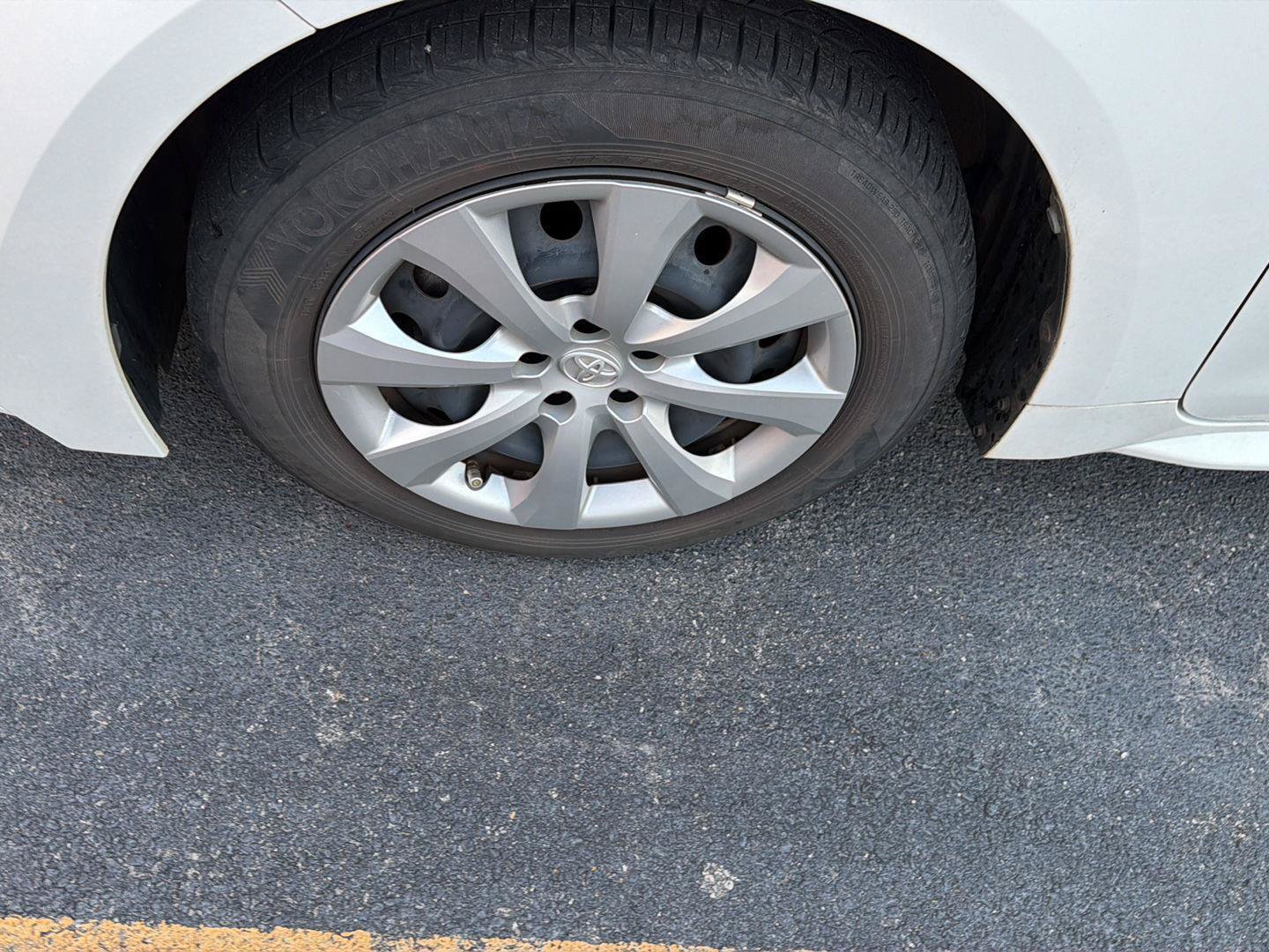 Used 2021 Toyota Corolla LE FWD image 5