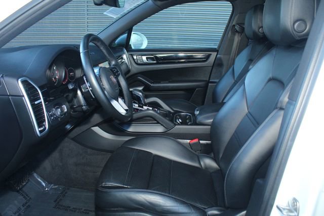Certified 2022 Porsche Cayenne image 5
