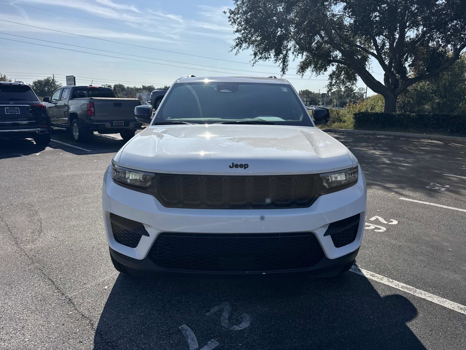 Used 2024 Jeep Grand Cherokee Altitude image 9