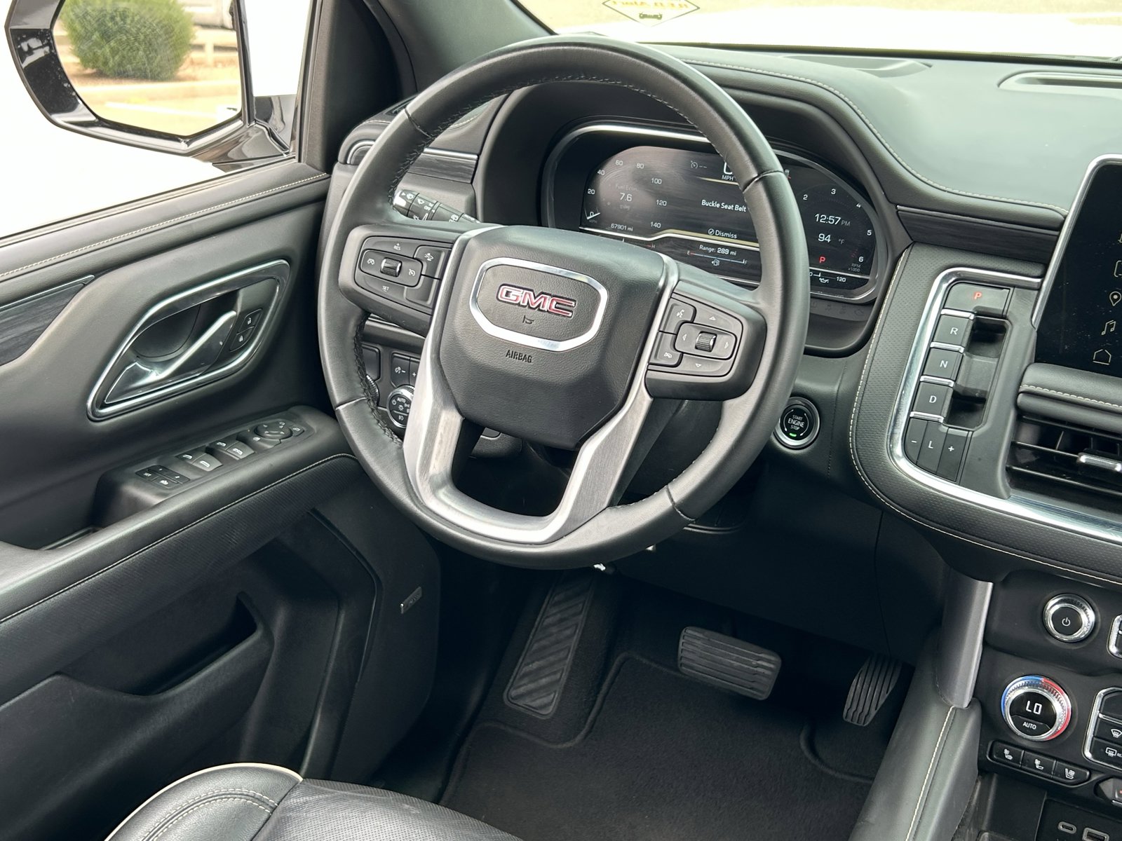 Used 2021 GMC Yukon XL SLT w/ SLT Luxury Package image 17