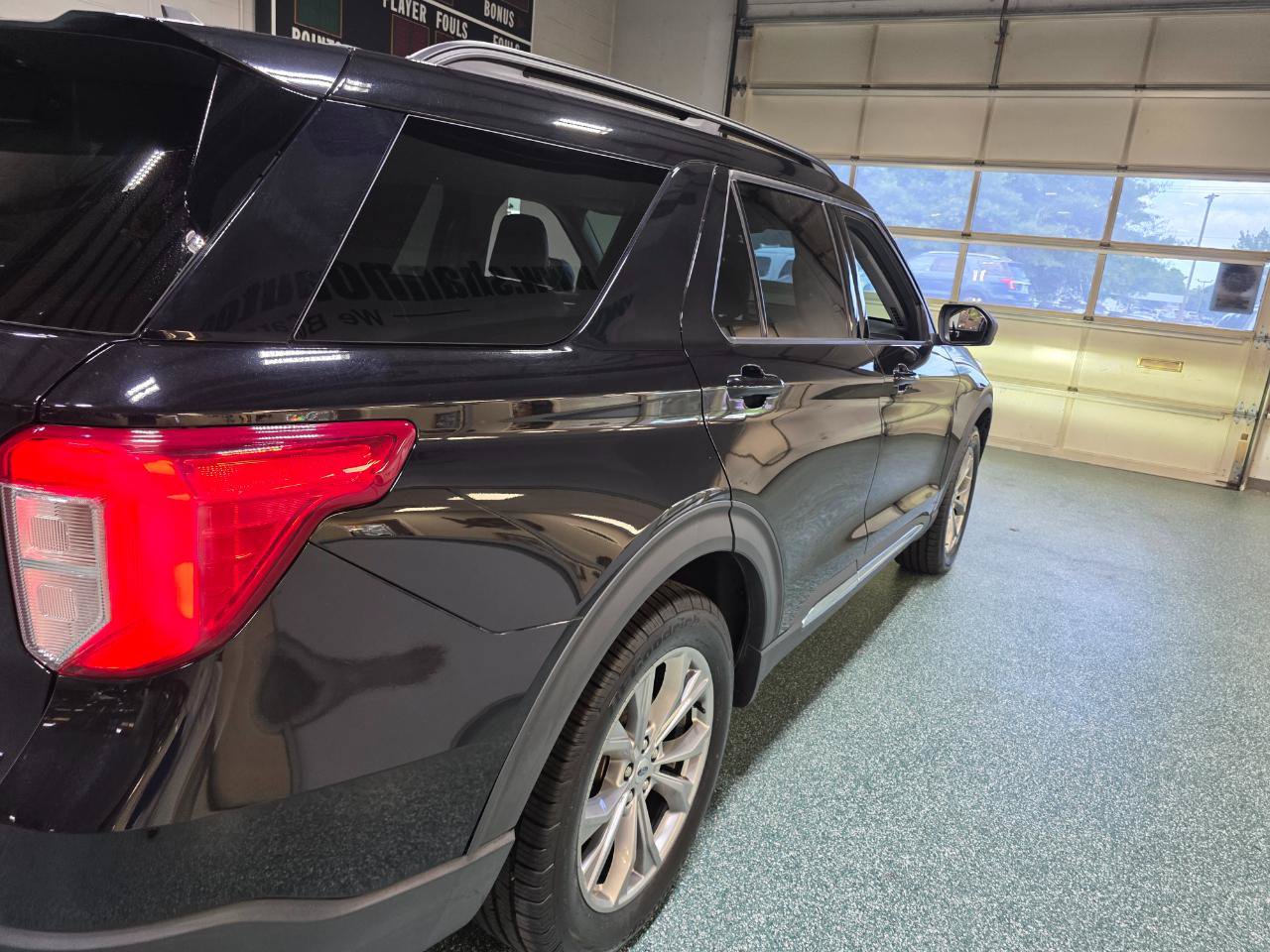 Used 2021 Ford Explorer XLT w/ Equipment Group 202A AWD/4WD image 7