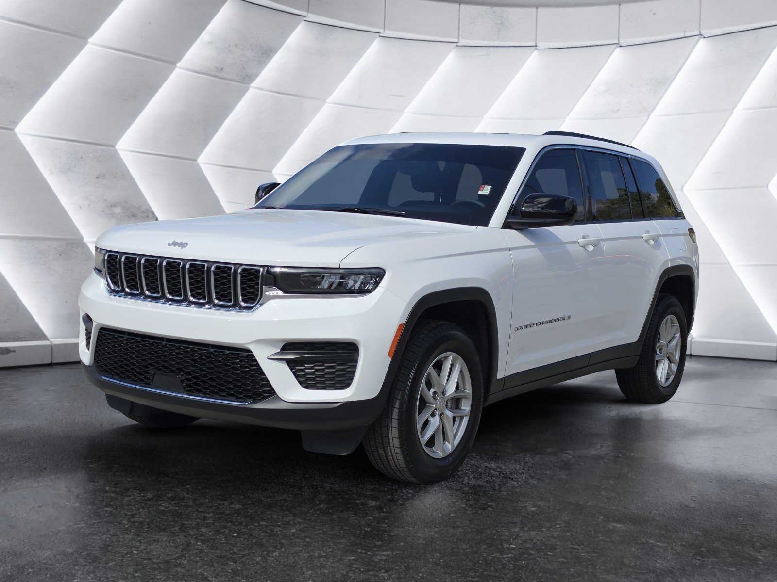 Used 2025 Jeep Grand Cherokee Laredo X w/ Luxury Tech Group I image 6