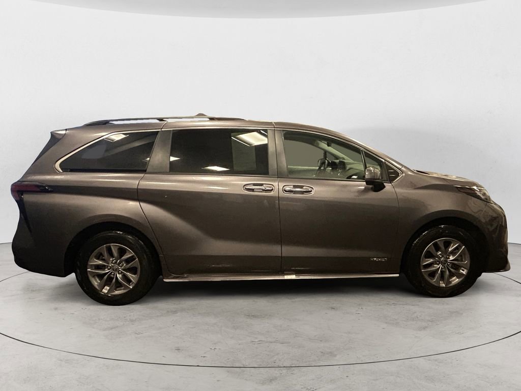 Used 2021 Toyota Sienna XLE w/ XLE Plus Package FWD image 6