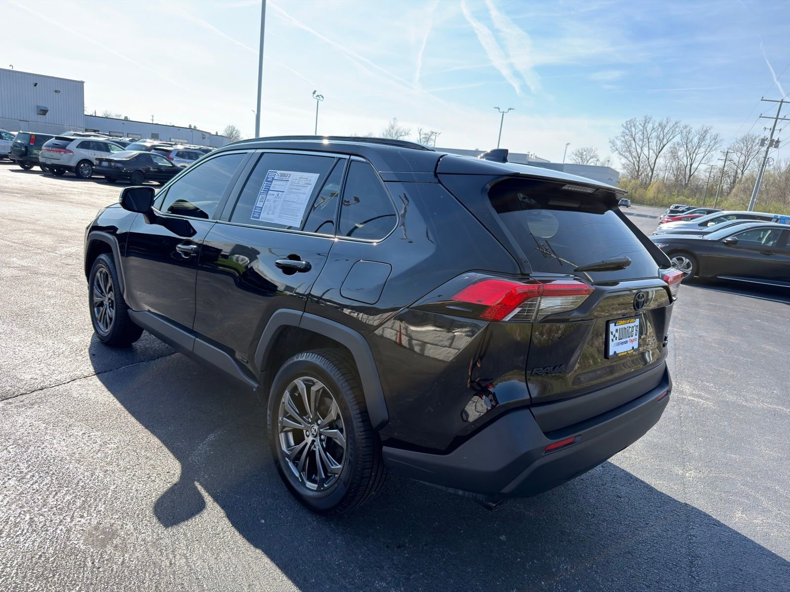 Used 2022 Toyota RAV4 XLE Premium image 6