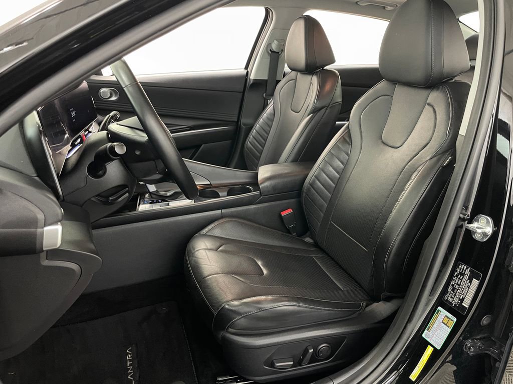 Used 2023 Hyundai Elantra Limited w/ Preferred Accessory Package FWD image 22