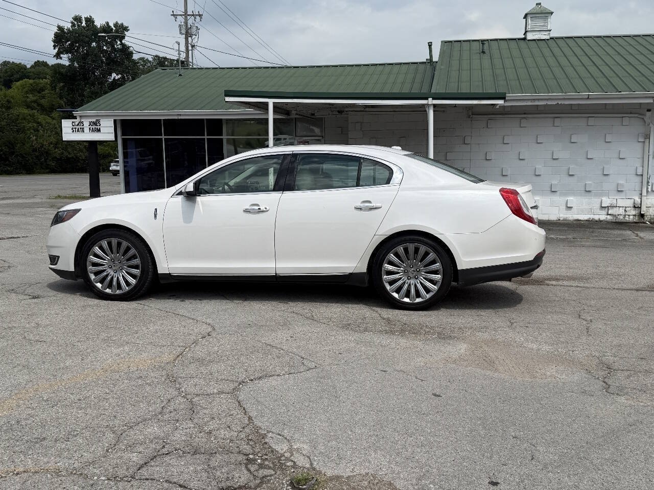 Used 2016 Lincoln MKS AWD w/ Equipment Group 101A image 4