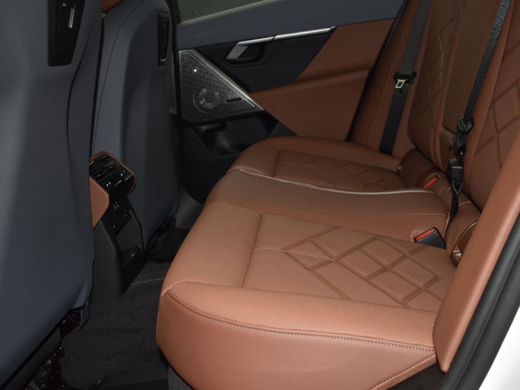 New 2026 BMW 550e xDrive w/ Premium Package image 14