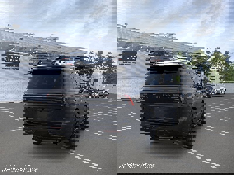 New 2026 Lincoln Navigator Reserve AWD/4WD image 8