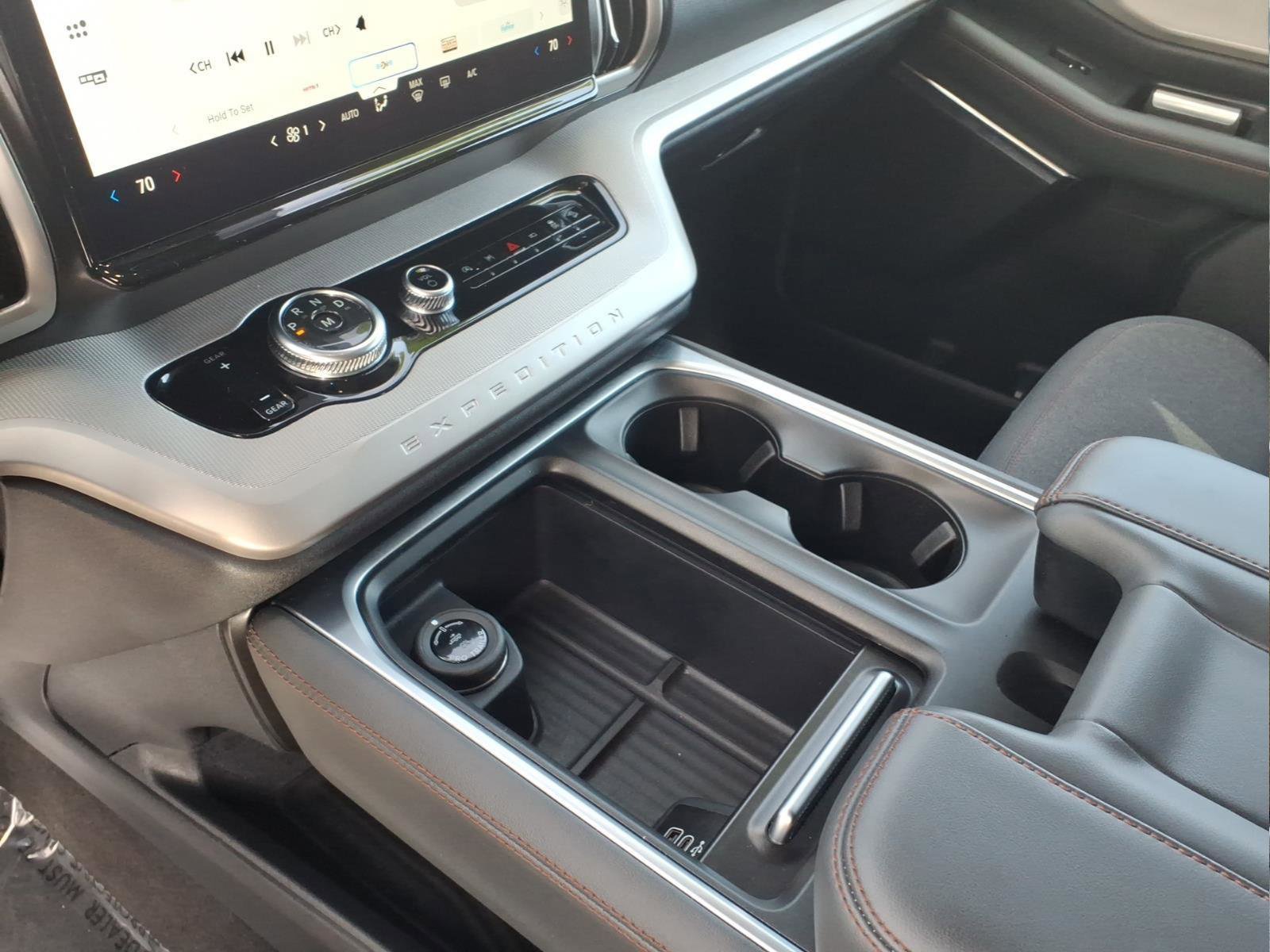 Used 2025 Ford Expedition Active image 16