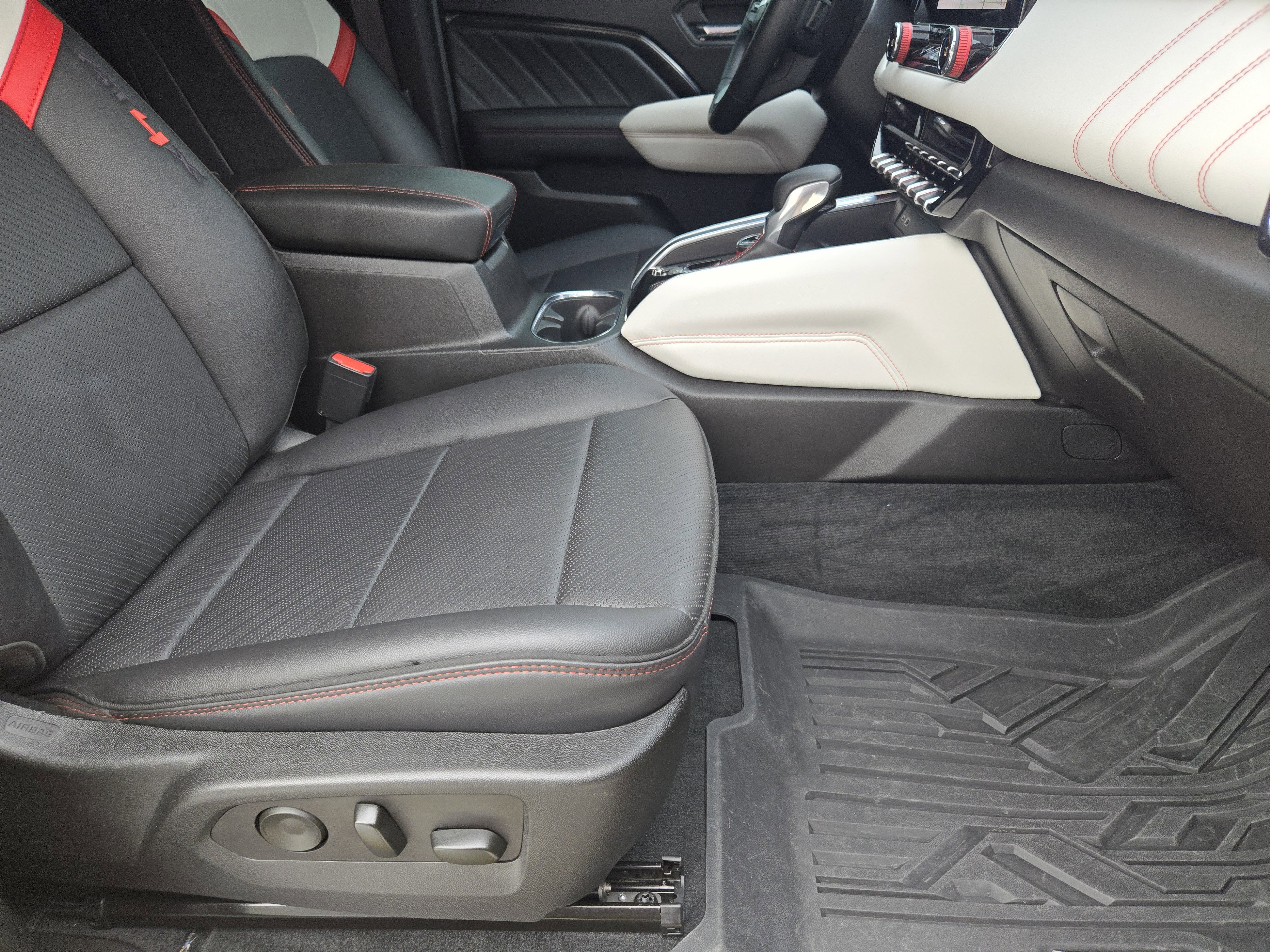 Used 2023 GMC Canyon AT4X w/ Edition 1 AWD/4WD image 17