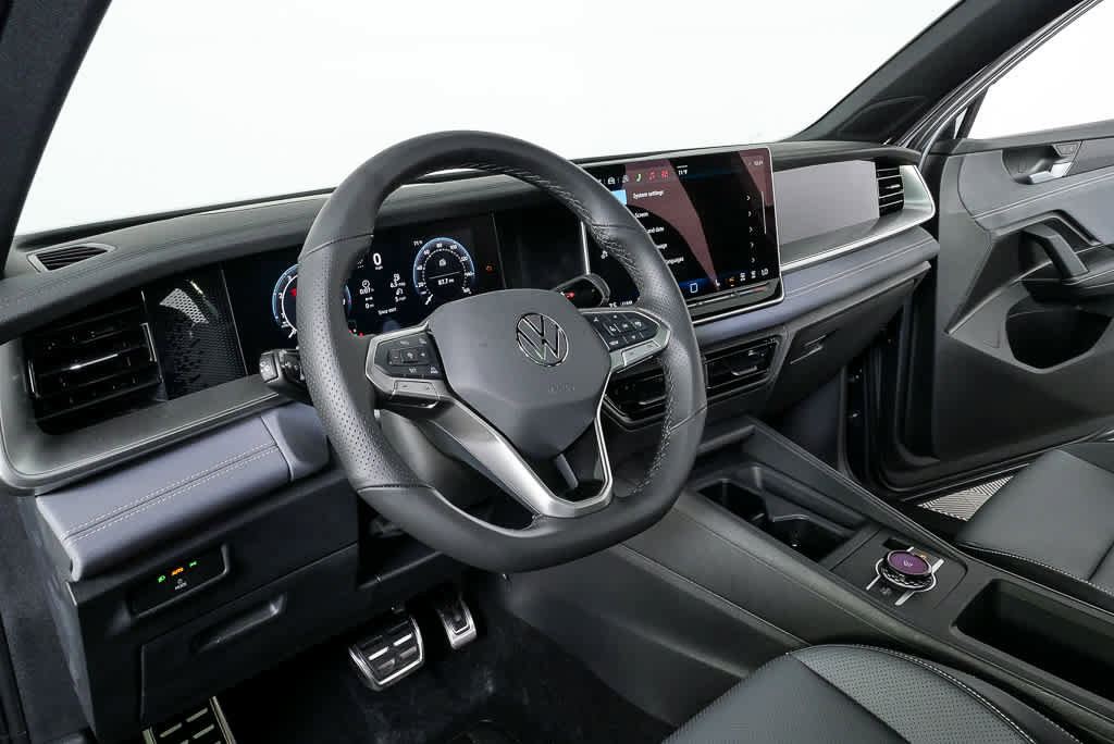 New 2026 Volkswagen Tiguan SE R-Line FWD image 4