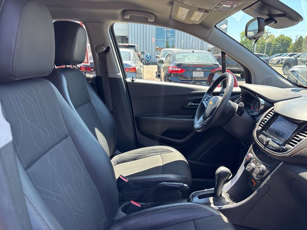 Used 2021 Chevrolet Trax LT w/ LT Convenience Package AWD/4WD image 20