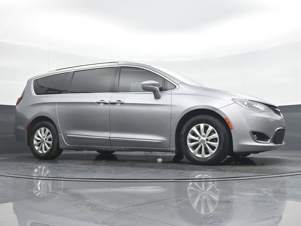 Used 2019 Chrysler Pacifica Touring-L image 33