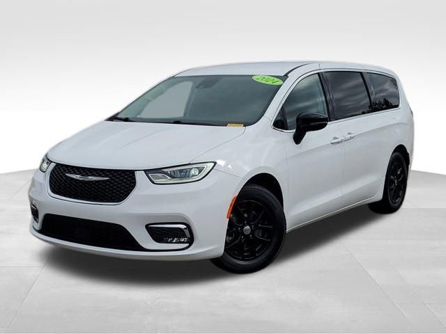 Used 2024 Chrysler Pacifica Touring-L image 1