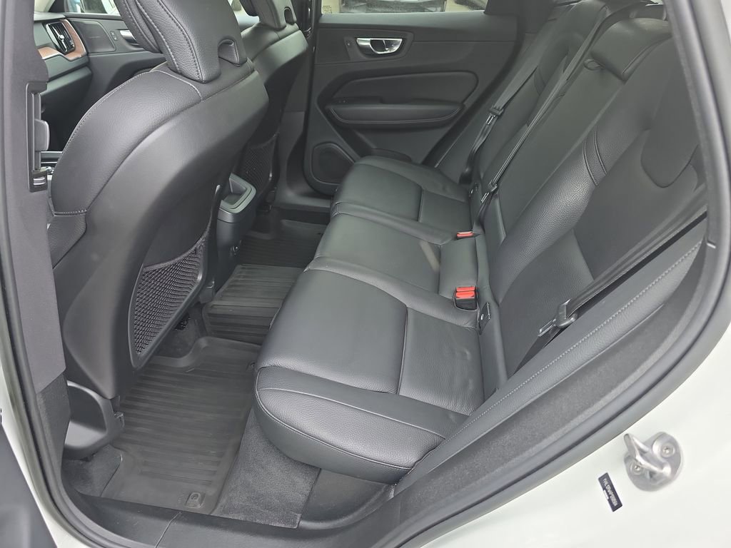 Used 2023 Volvo XC60 B5 Plus w/ Protection Package Premier AWD/4WD image 10