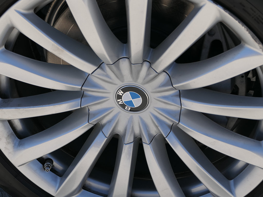 Used 2020 BMW 740i w/ Premium Package RWD image 11