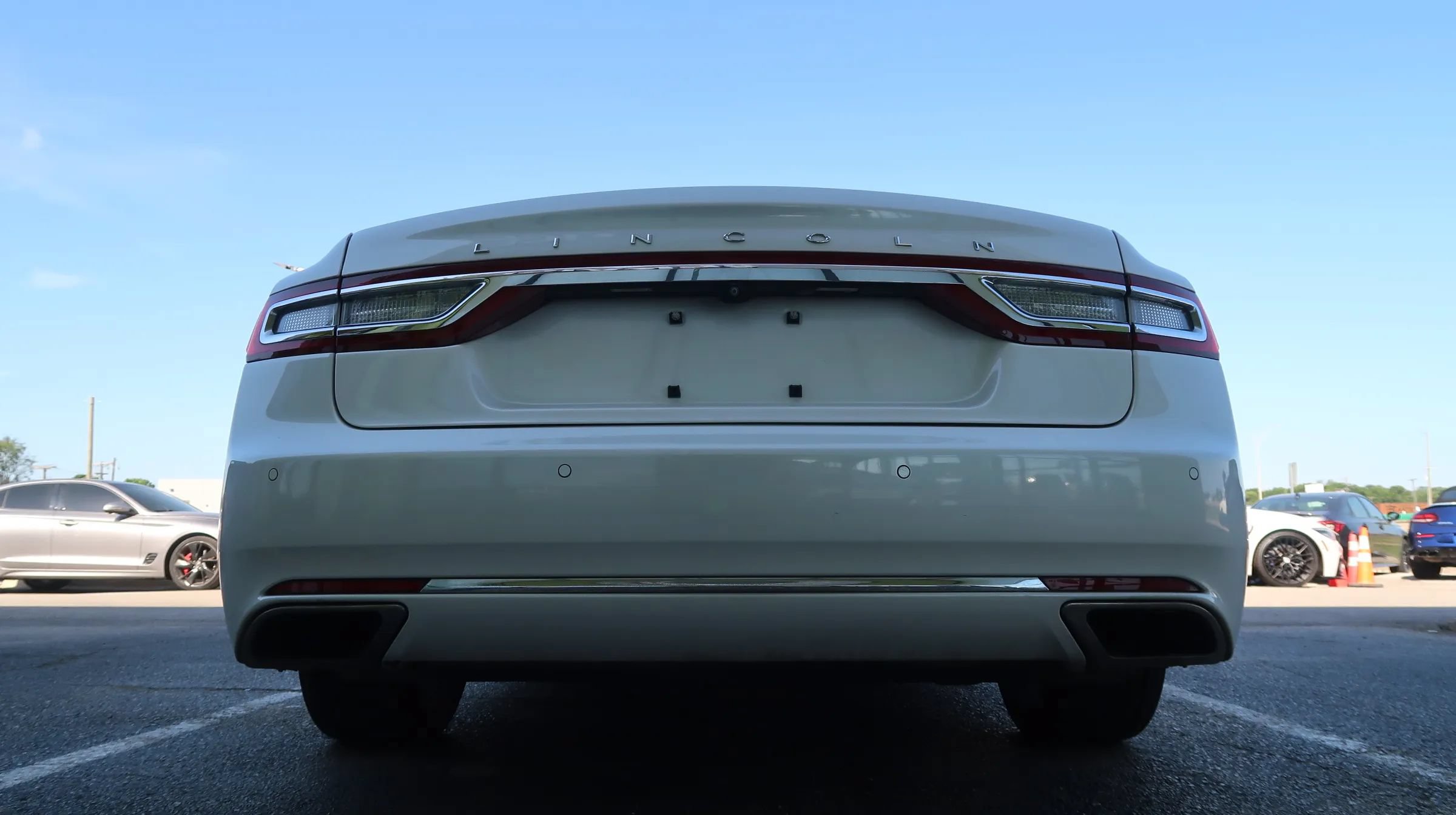 Used 2018 Lincoln Continental Reserve w/ Rear-seat Package FWD image 10