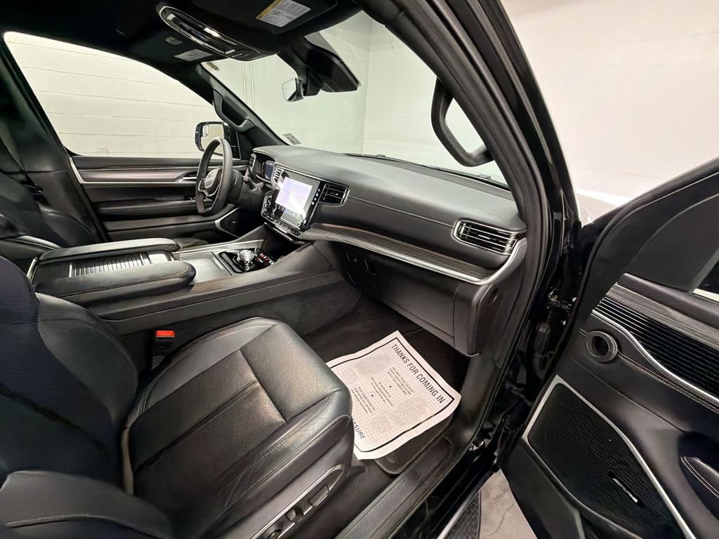 Used 2024 Jeep Wagoneer L Series II image 29