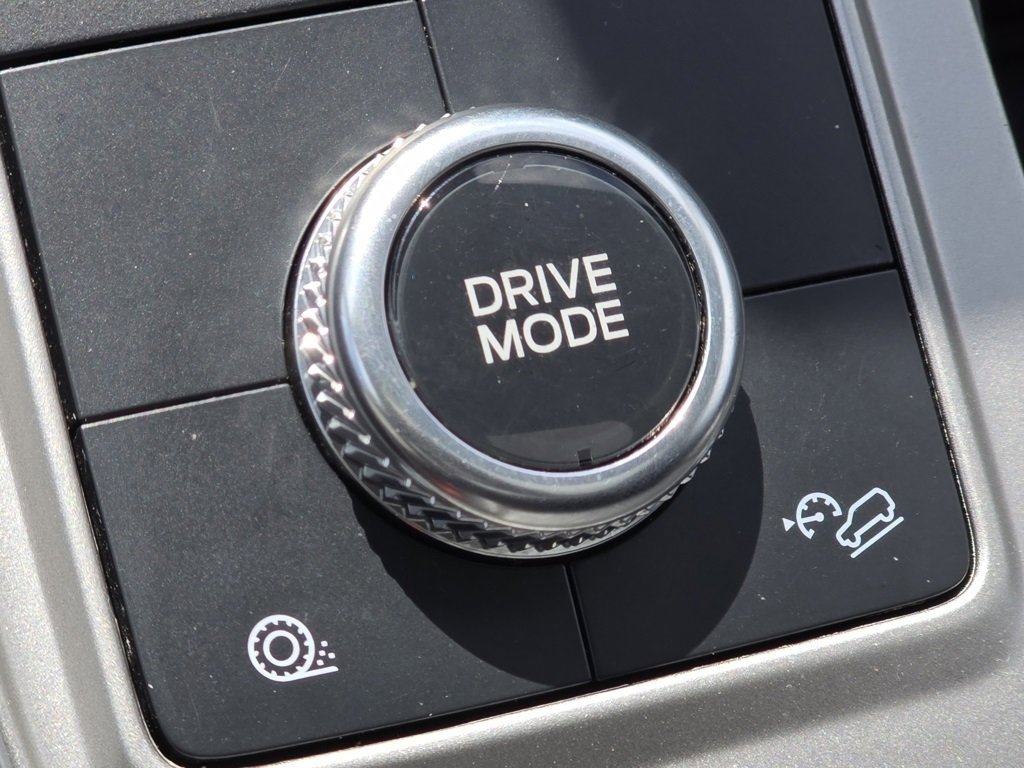 Used 2021 Ford Explorer Limited w/ Hybrid Equipment Group 310A image 16