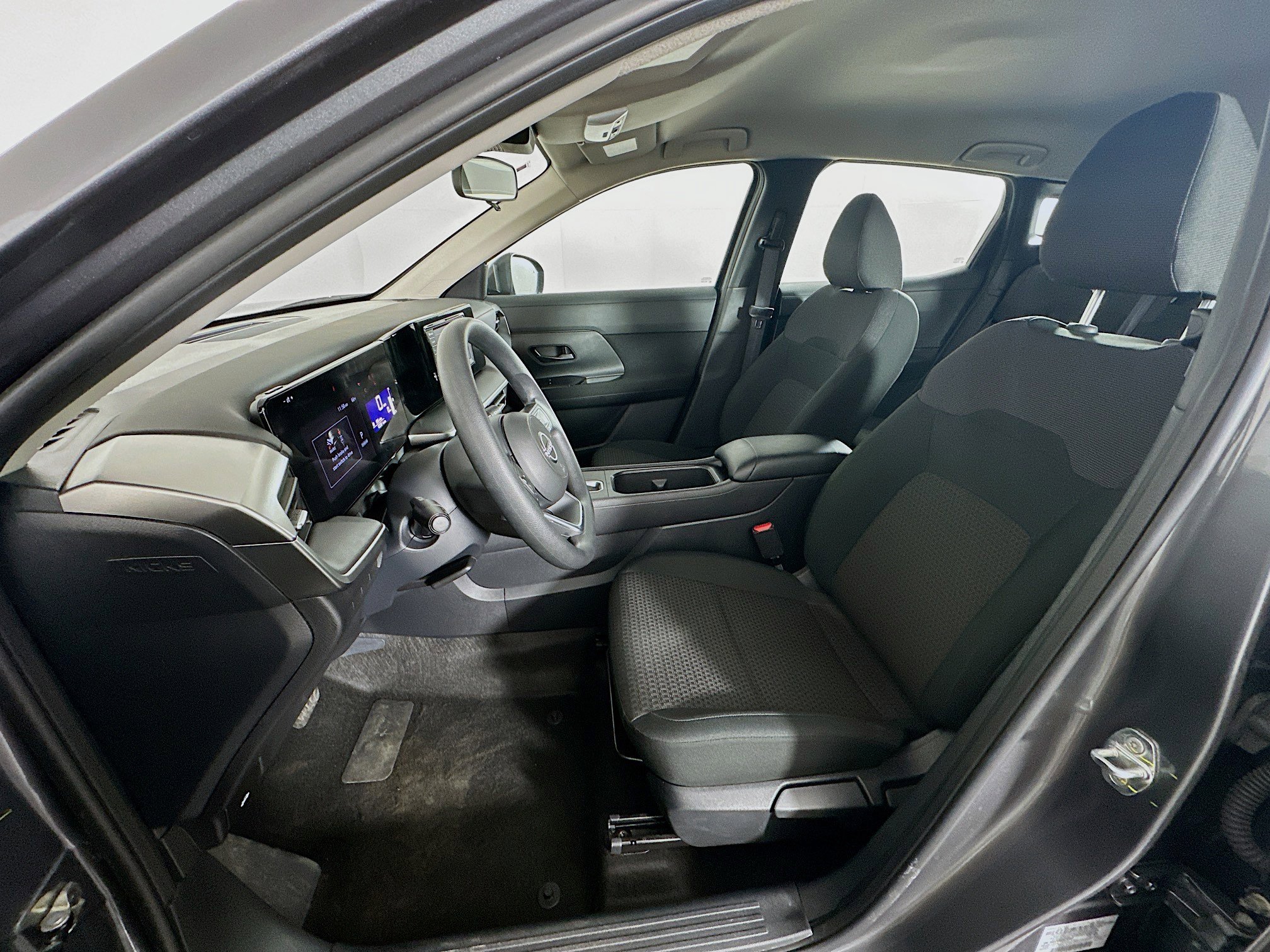 Used 2025 Nissan Kicks S image 13