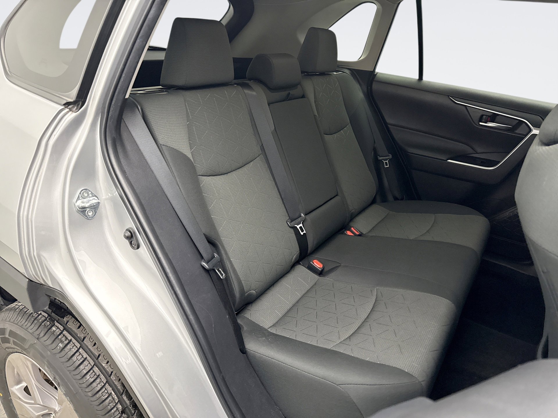 Used 2022 Toyota RAV4 XLE image 17