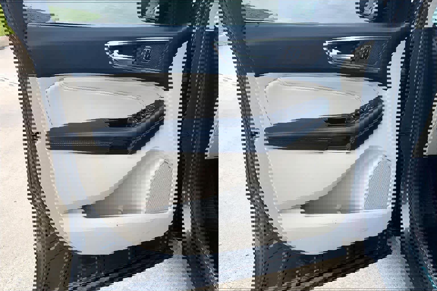 Used 2018 Ford Edge Titanium w/ Equipment Group 301A image 22