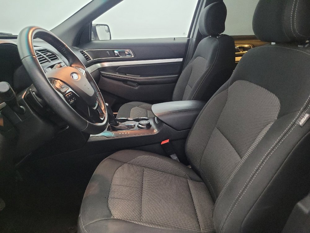 Used 2016 Ford Explorer XLT image 17
