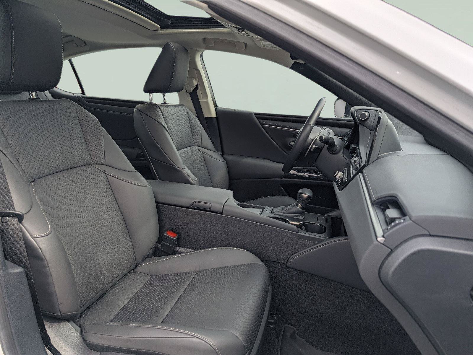 Certified 2024 Lexus ES 250 w/ Premium Package AWD/4WD image 18