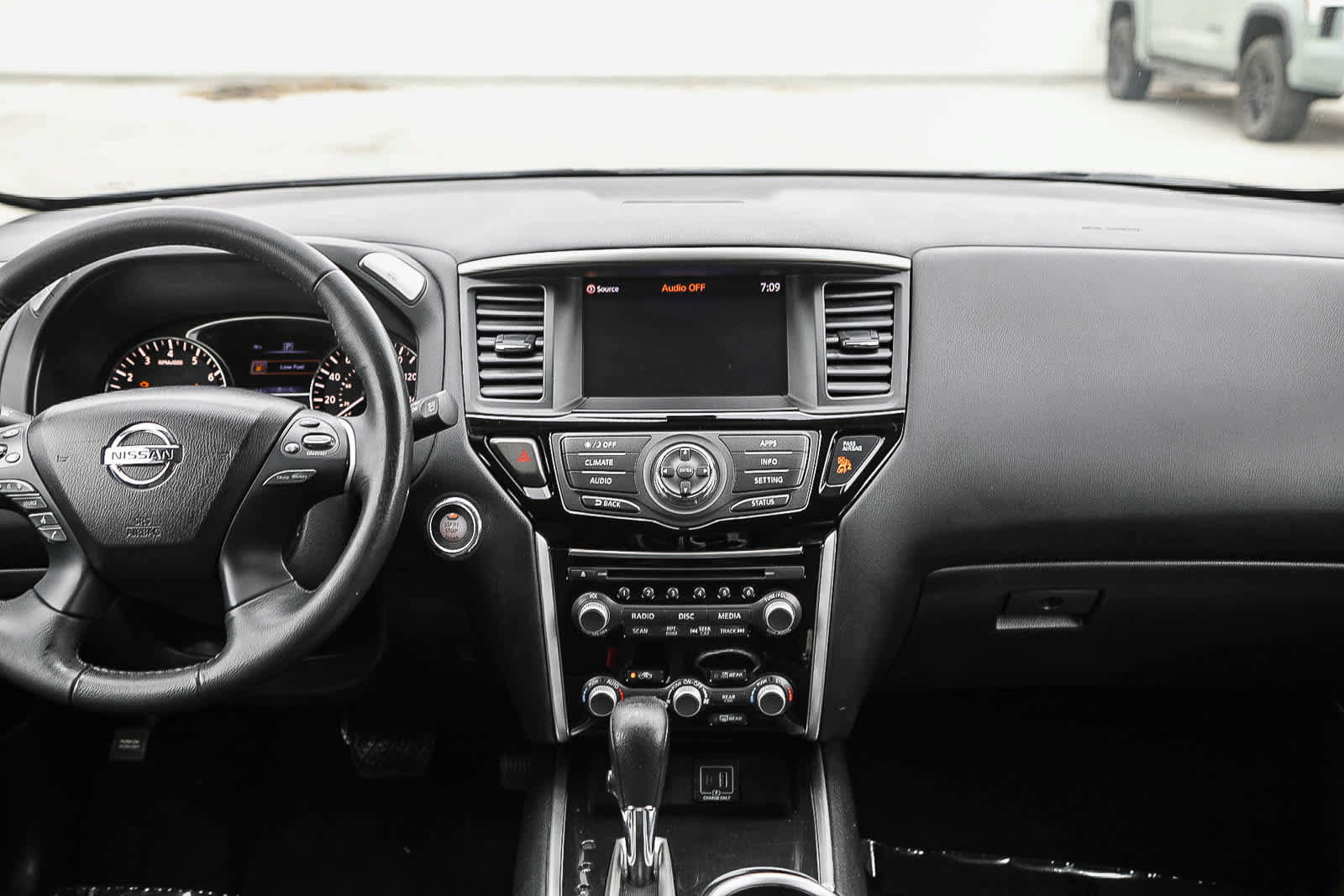 Used 2019 Nissan Pathfinder SV FWD image 13
