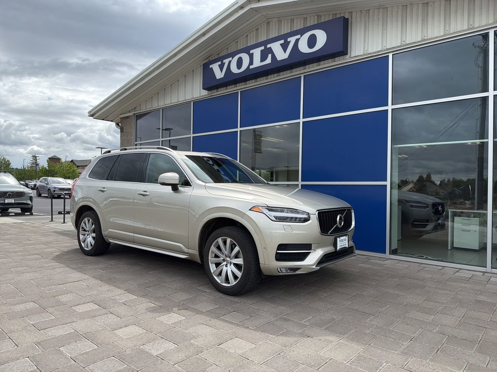 Used 2017 Volvo XC90 T6 Momentum w/ Vision Package AWD/4WD video 1