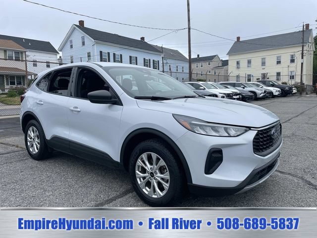 Used 2025 Ford Escape Active AWD/4WD image 2