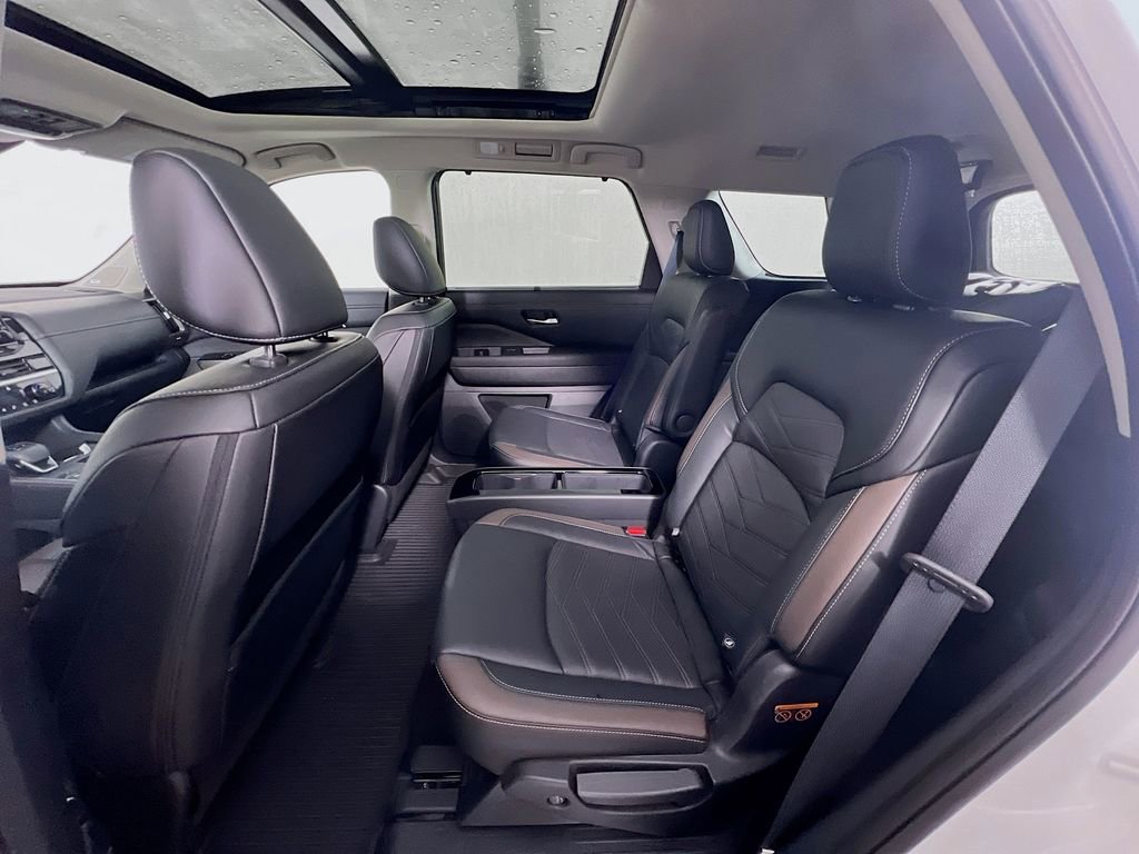 Used 2023 Nissan Pathfinder Platinum image 24