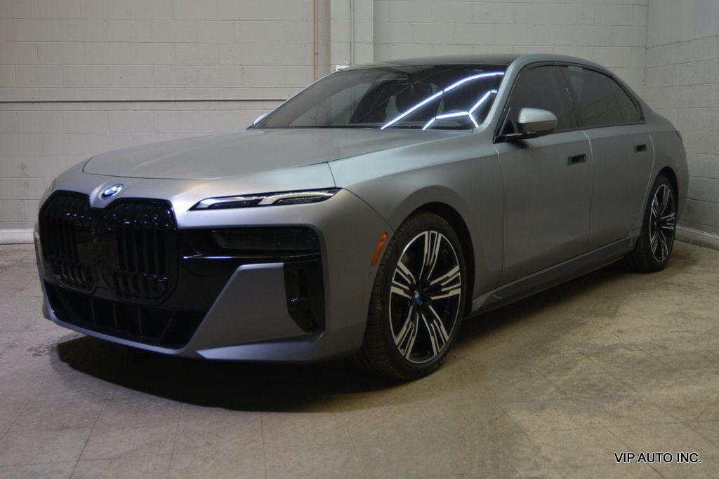Used 2023 BMW i7 xDrive60 AWD/4WD image 2