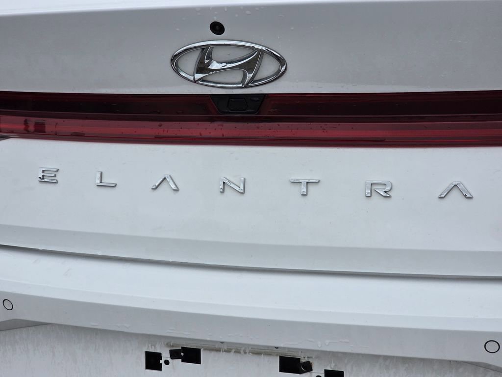 Used 2023 Hyundai Elantra Limited w/ Cargo Package image 13