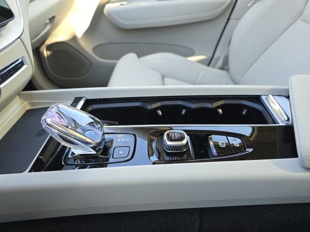 New 2026 Volvo XC60 T8 Ultra w/ Protection Package Premier image 33