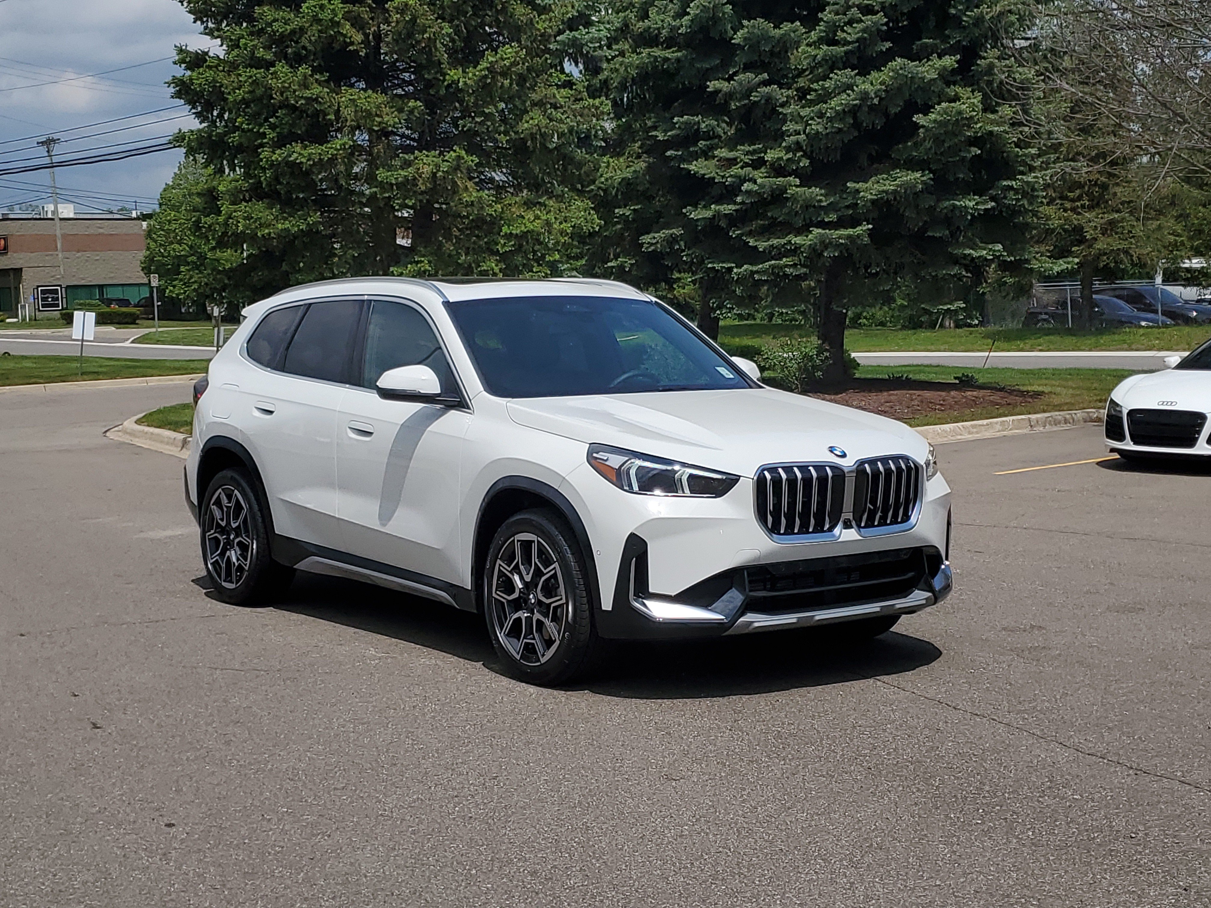 New 2026 BMW X1 xDrive28i w/ Technology Package AWD/4WD image 4