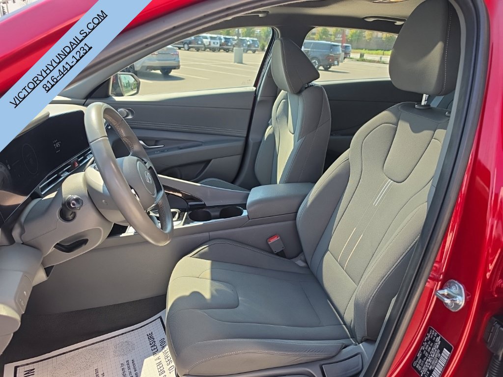Used 2025 Hyundai Elantra SEL FWD image 13