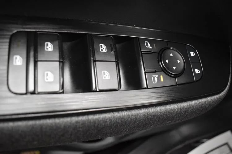 Used 2025 Nissan Kicks SV FWD image 21