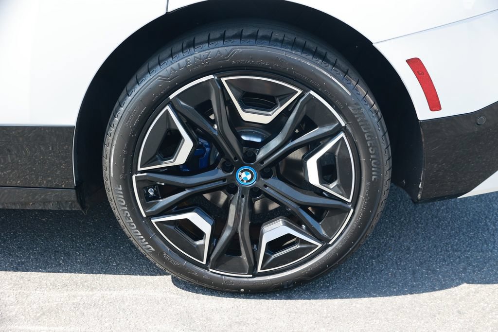 Used 2025 BMW iX xDrive50 AWD/4WD image 10