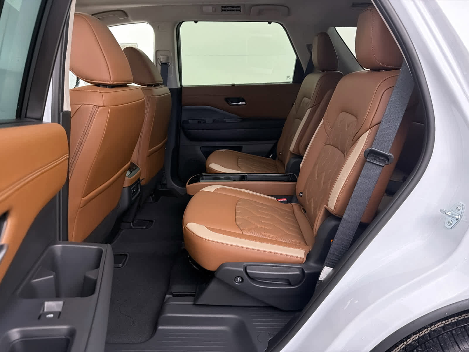 New 2026 Nissan Pathfinder Platinum image 16